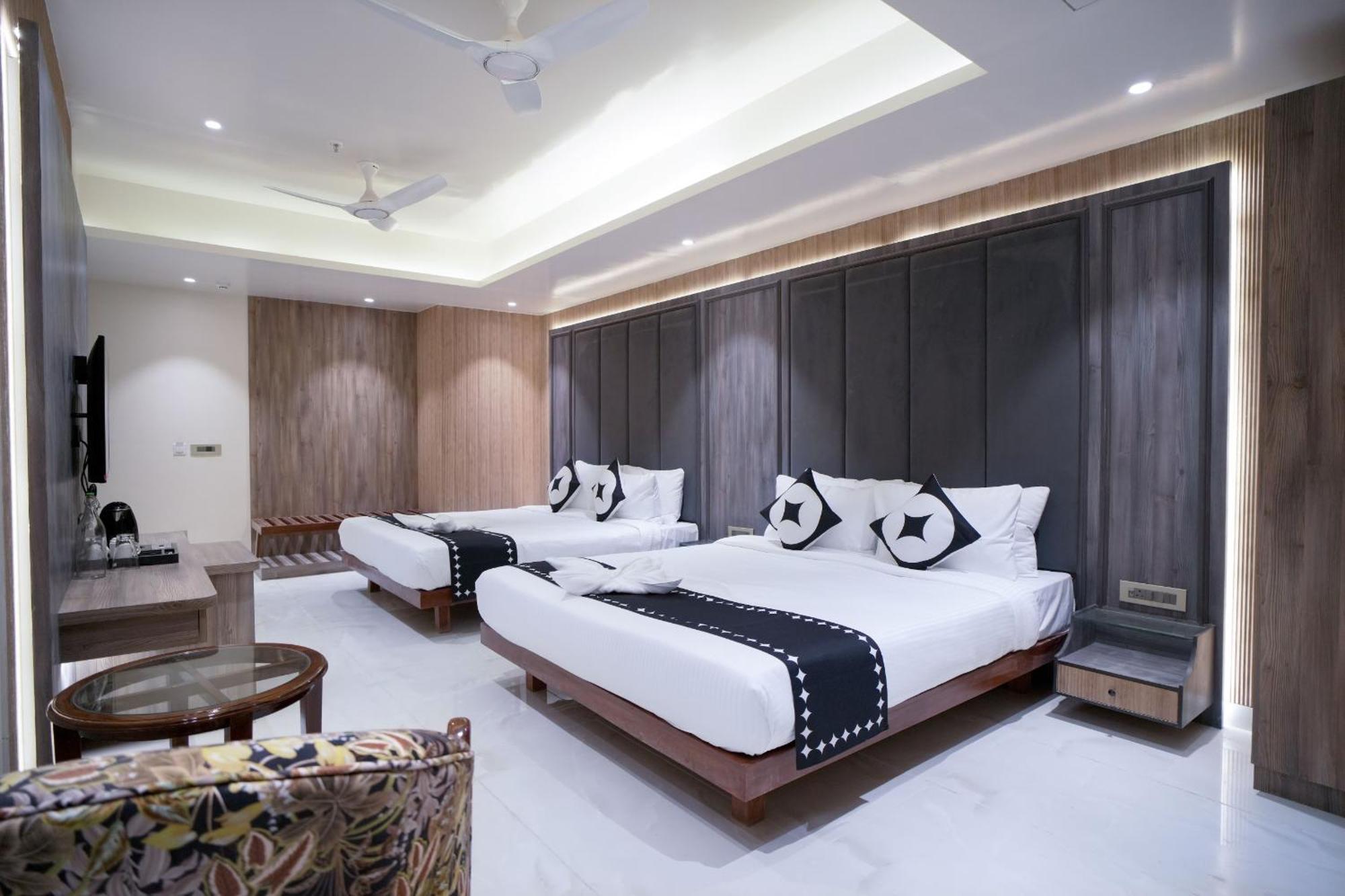 Hotel Ivy Plaza Near Igi Airport New Delhi Exterior photo